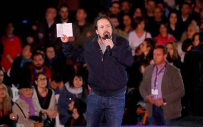 Pablo Iglesias, durante el mitin. / JUAN CARLOS HIDALGO (EFE)