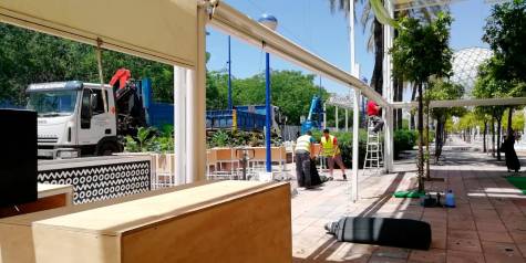 Desmantelada la terraza del pub Bembé Sevilla en la Cartuja