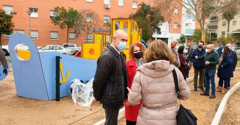 El Ayuntamiento construye un nuevo parque infantil en la calle Japón, en Sevilla Este
