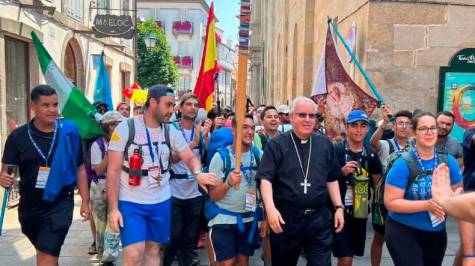Los jóvenes peregrinos de Sevilla acuden a la novena de la Patrona