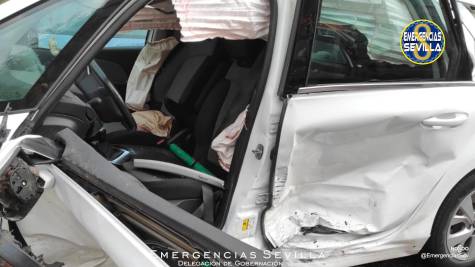 Aparatoso accidente con tres heridos en Sevilla capital