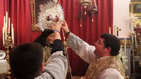 La Divina Pastora de Santa Marina estrena una corona de plata 