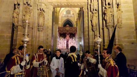 El Cristo de Burgos pide al Ayuntamiento tumbar el nuevo Miércoles Santo
