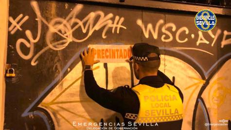 Precintado un local en Sevilla con las salidas bloqueadas y una instalación eléctrica ilegal