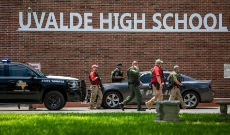 Un joven mata a tiros a diecinueve niños en un colegio en EEUU