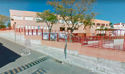 Familias de Castilleja de Guzmán se unen contra el cierre del colegio ‘Argantonio’