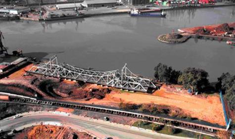 El Puerto «dará uso» al puente de Alfonso XIII y rehabilitará las naves de la Raza