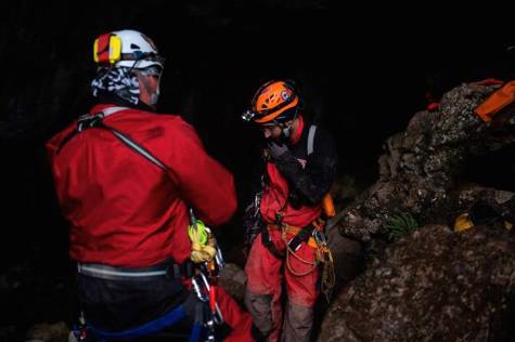 El agua impide el rescate de los espeleólogos atrapádos en Cantabria 