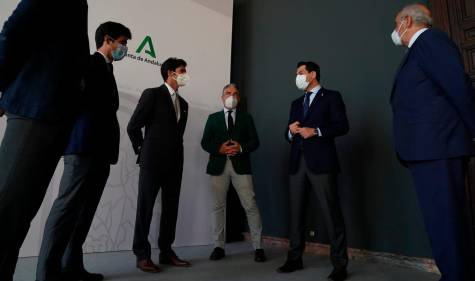 Juanma Moreno destaca el impacto del sector taurino en la economía de Andalucía