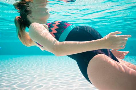 Corroer Vegetación . Decathlon lanza bañadores premamá que evolucionan con el embarazo
