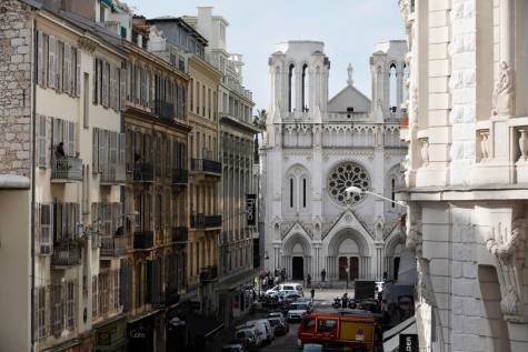 Tres personas muertas, una decapitada, en un atentado terrorista en Niza