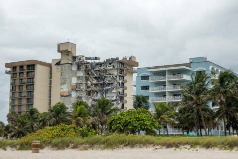 Derrumbe de un edificio de 12 plantas en Miami: Más de 50 desaparecidos