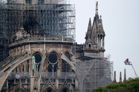 Un grupo de lujo francés dona 200 millones de euros para reconstruir Notre Dame