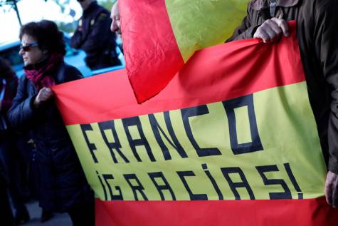 Franco vuelve a El Pardo 44 años después de su muerte con el único acompañamiento de su familia y varios nostálgicos