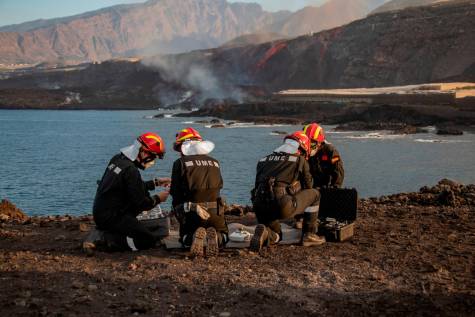 La lava del volcán de La Palma se amplía y se unen dos coladas