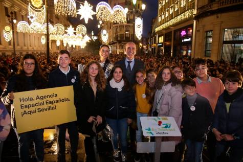Sevilla enciende su iluminación navideña en 287 calles