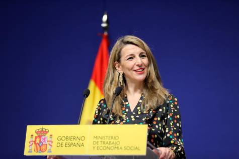 Iglesias deja el Gobierno para presentarse a las elecciones en Madrid
