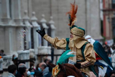 El Heraldo recorre Sevilla sin incidencias y prepara el terreno a los Reyes