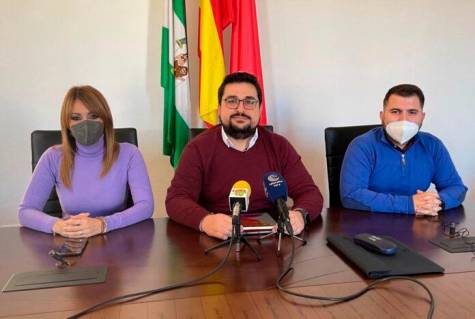 El alcalde de Lora del Río se enfrenta este viernes a una moción de censura