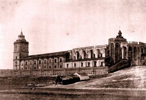 La Junta restaura la cerca original del monasterio de San Isidoro