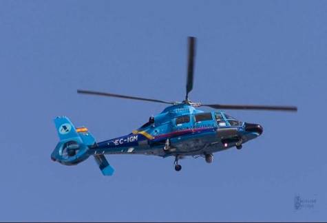 Un muerto tras caer un helicóptero al mar en Cádiz en persecución de narcos