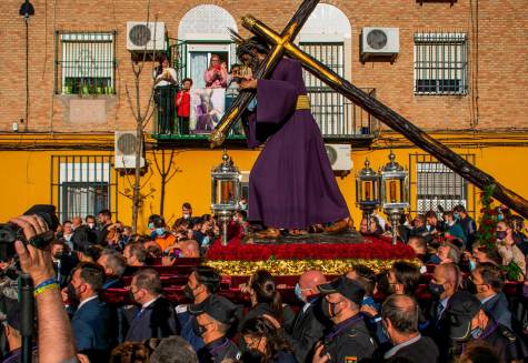 Sevilla se entrega al Gran Poder en el traslado a la Catedral