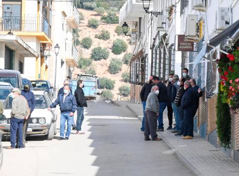 Incredulidad y dolor tras el asesinato machista de una panadera en Granada
