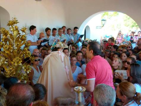 La Virgen de Cuatrovitas viene a su pueblo vestida de Pastora