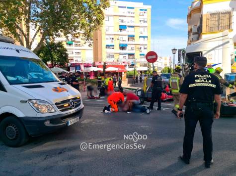 Un tráiler sin control arrolla a 7 coches y 3 motos en la Avenida Cruz del Campo