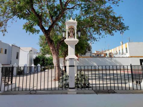 Castilblanco honra con un monumento a su Patrón