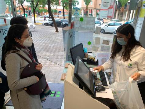 Una farmacia de Sevilla pone a la venta 10.000 test de antígenos