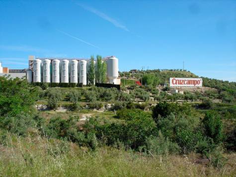 La fábrica de Cruzcampo en Jaén es la primera en España que elabora cerveza con cero emisiones