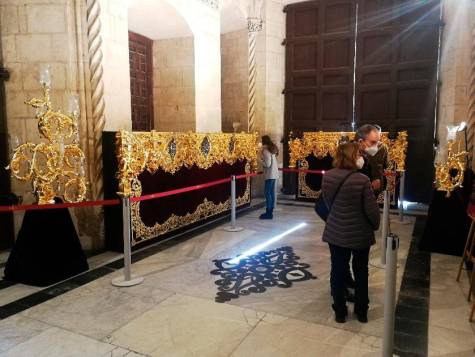 La Hermandad del Cachorro expone su nueva imagenería en el Ayuntamiento de Sevilla