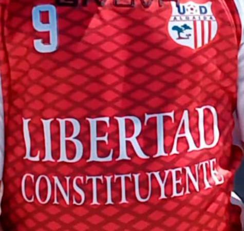 Un equipo de Sanlúcar de Barrameda sorprende con el logo «Libertad Constituyente»