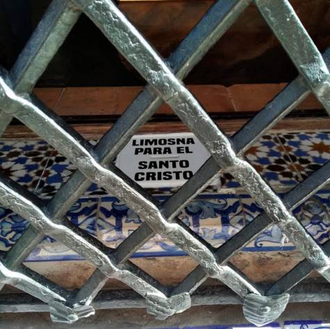 San Esteban repone el azulejo del limosnero de la ventana