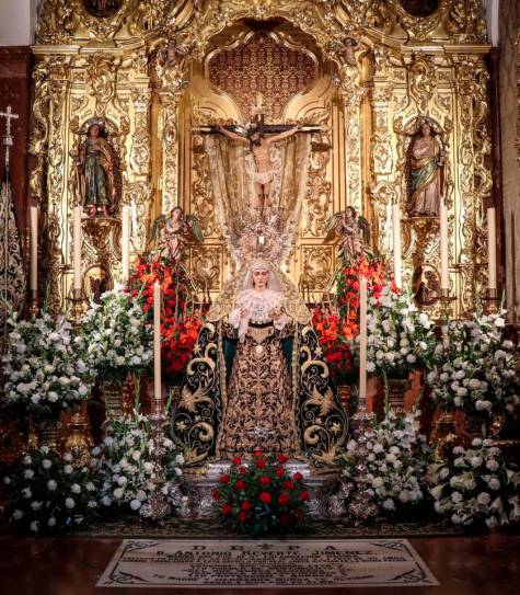 La Vera-Cruz de Alcalá del Río celebra sus cultos con la asistencia de fieles
