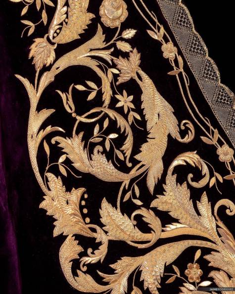 Nuevo manto de camarín de estilo decimonónico para la Amargura