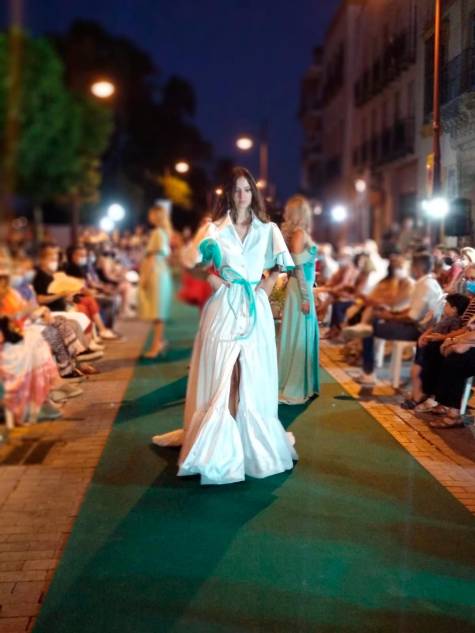 La calle Betis se convierte en pasarela de moda 