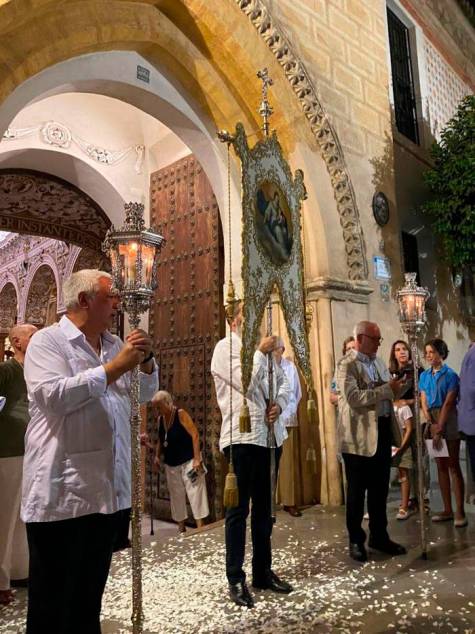 Sevilla revive el milagro agosteño de la Virgen de las Nieves 