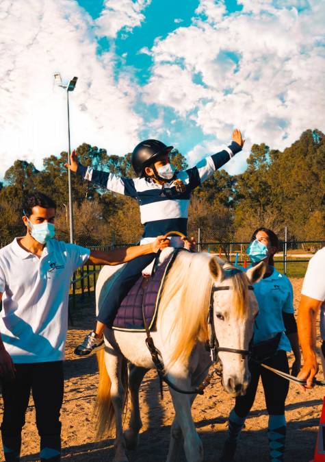Montar a caballo, una terapia que cambia vidas