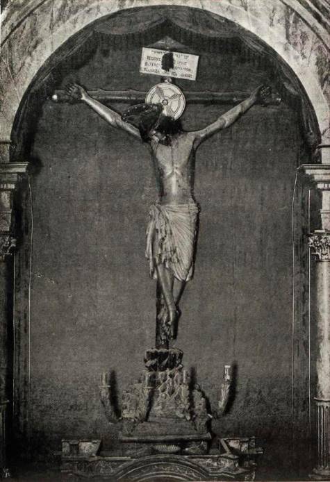 El Santo Crucifijo que salvó a Sevilla de la peste recibe culto en San Roque