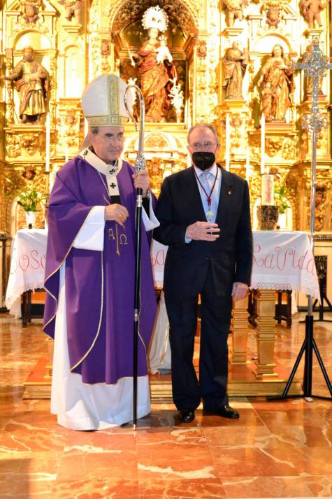 El sacristán de Las Nieves de La Rinconada recibe la medalla Pro Ecclesia Hispalense