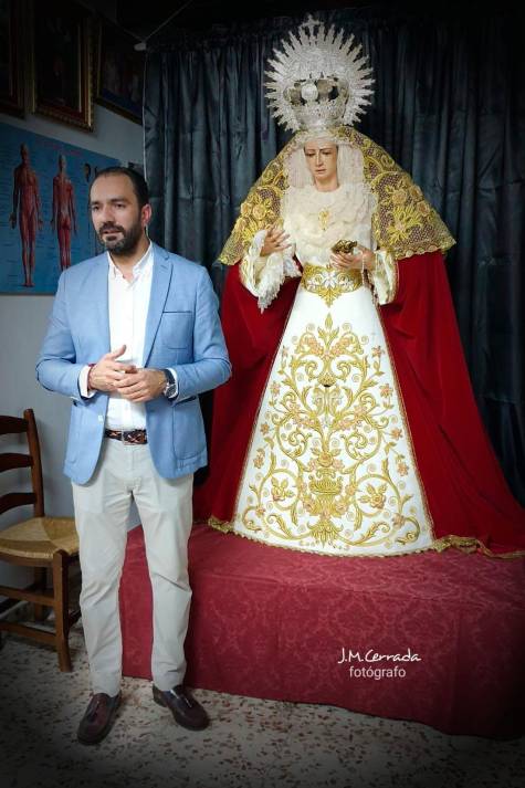 Finaliza la popular talla de la Virgen del Confinamiento en Los Palacios