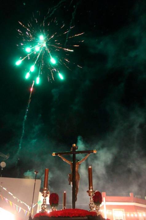 La Vera-Cruz de Tocina elimina los cohetes en un tramo de la procesión del Cristo