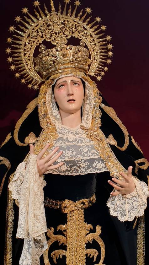La Virgen de los Dolores de las Penas, vestida de luto 