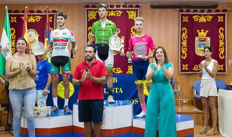 El trofeo ciclista de Los Palacios y Villafranca, a buen ritmo 40 años después
