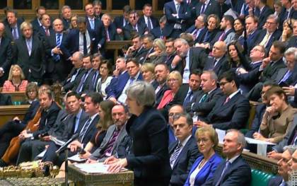 El Parlamento rechaza el acuerdo sobre el Brexit en una derrota histórica del Gobierno