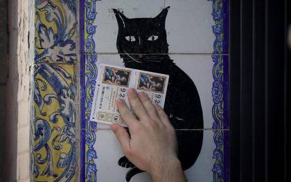 ‘El gato negro’ deja en Sevilla 500.000 euros del tercer premio