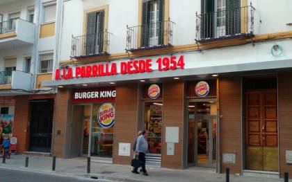 Patrimonio propone multar a un local de comida rápida de Pagés del Corro