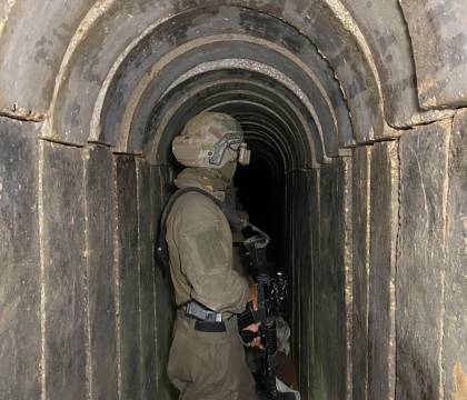 Foto archivo.Un soldado israelí en un acceso a túneles, EFE/ Pablo Duer
